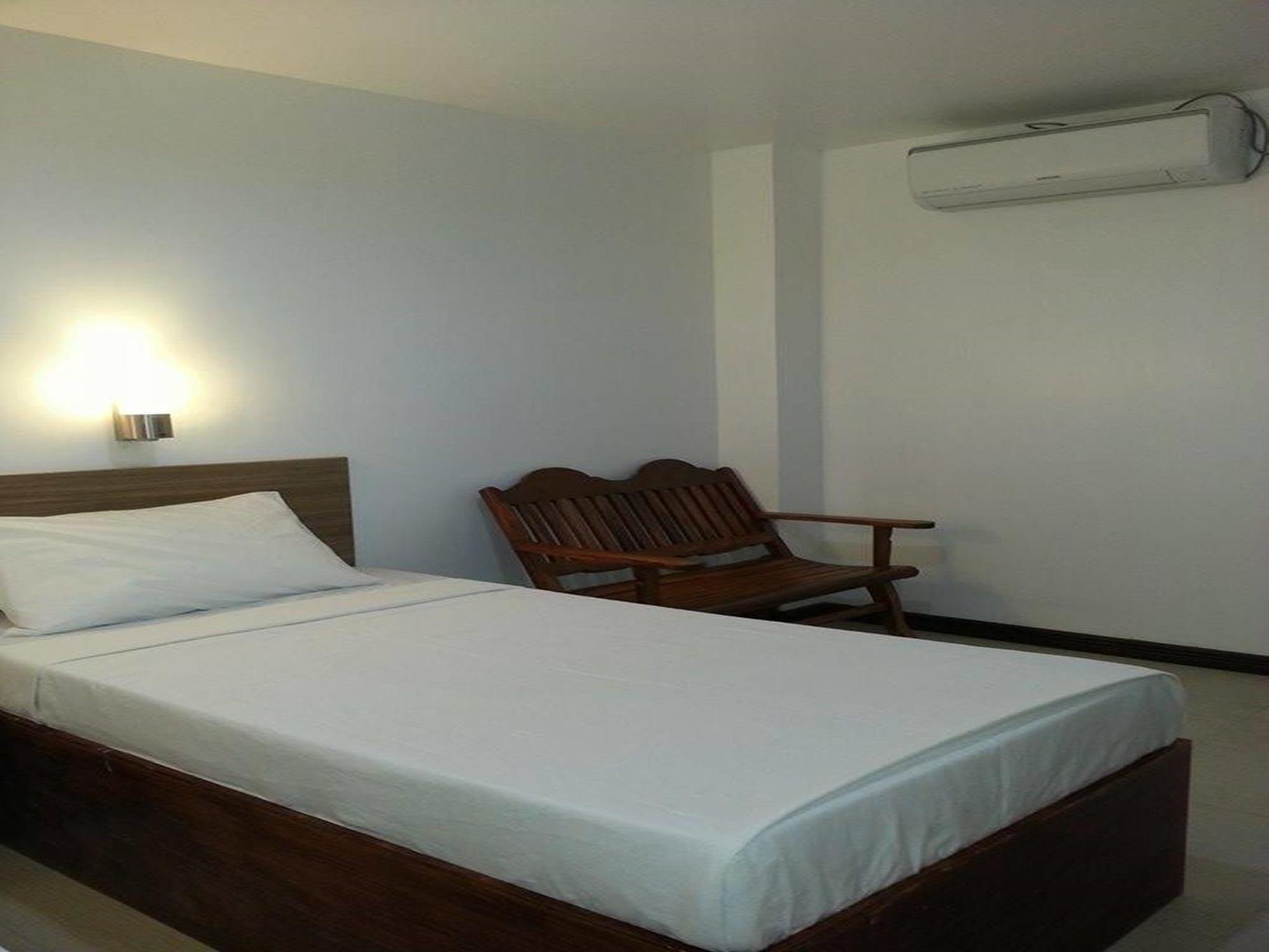 Reddoorz Plus Near Vigan City Commercial Center Dış mekan fotoğraf