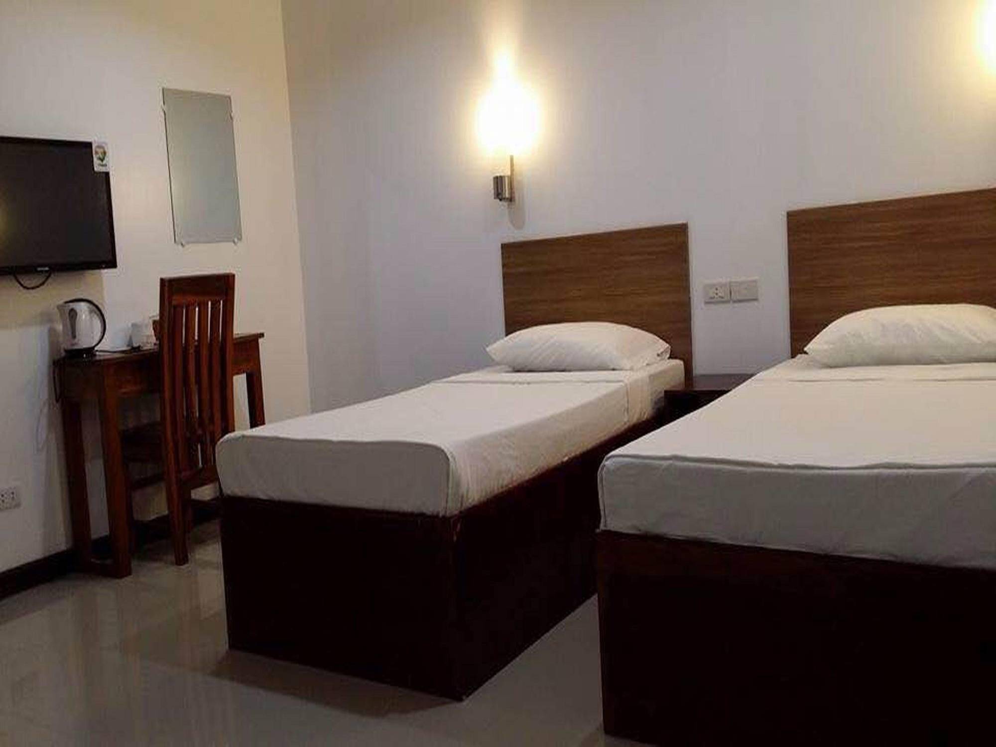 Reddoorz Plus Near Vigan City Commercial Center Dış mekan fotoğraf
