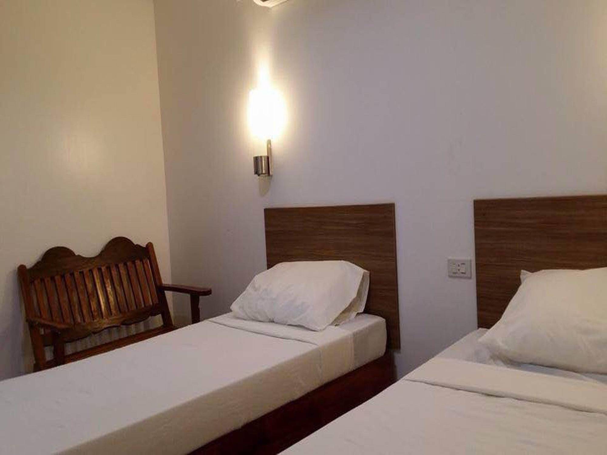 Reddoorz Plus Near Vigan City Commercial Center Dış mekan fotoğraf