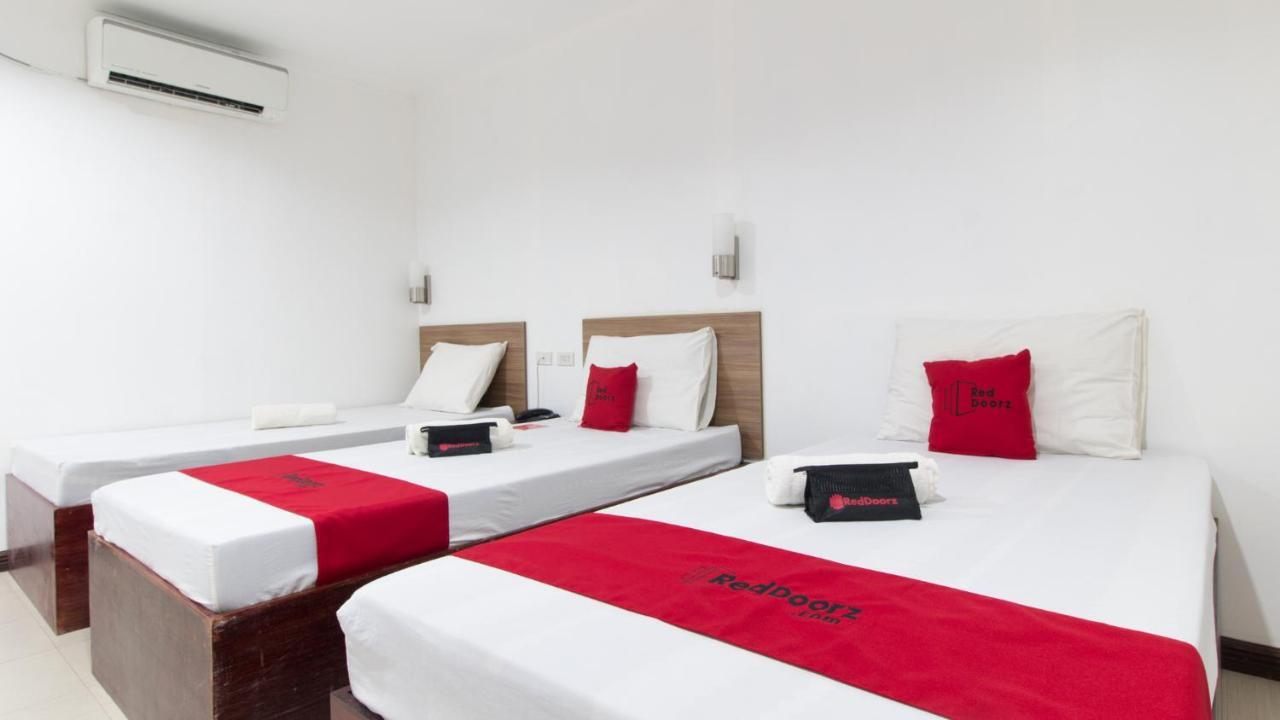 Reddoorz Plus Near Vigan City Commercial Center Dış mekan fotoğraf